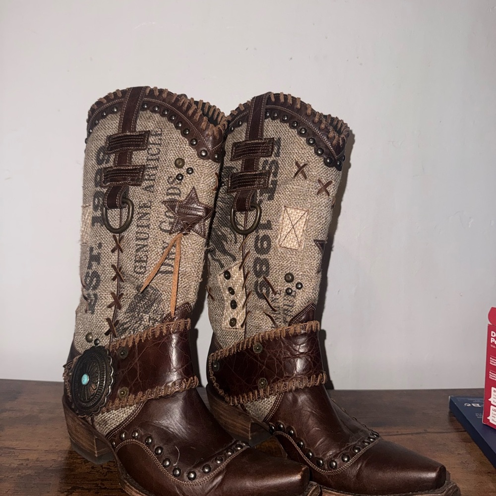 Old Gringo Decorative Boot Pair in Brown and Tan - Picture 5 of 7